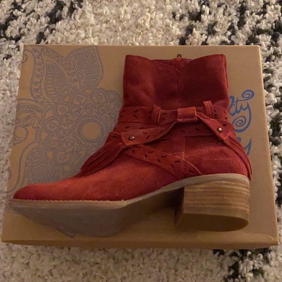 Brand New In Box Naughty Monkey Red Suede Boots - Picture 7 of 13